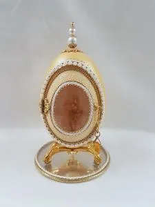 Golden Reflections (closed), a decorated egg kit design