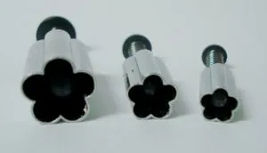 Blossom Cutters Metal 3 piece set, Small 5mm, Medium 8mm & Large 11mm (Measurement taken across the flower) (FLOC17)