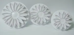Daisy Cutters Large 3 piece set, Small 45mm, Medium 55mm & Large 68mm ( measurement taken across flower) (FLOC10)