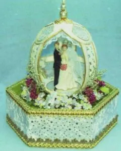 Garden Wedding: decorated ostrich egg design