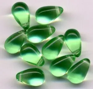 Glass Tear Drops Peridot, 17mm x 10mm Packet of 10 (GB129C)