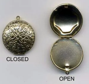 Gold Round Locket, 30mm (CA17)