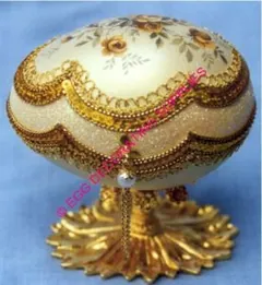 Golden Treasure Chest: decorated goose egg design