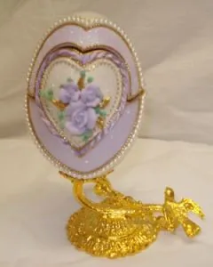 Mauve Hearts and Roses: decorated goose egg design