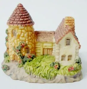 Miniature English House Red/Brown, 50mm Length x 40mm High (5.0cm x 4.0cm) (MHO02)