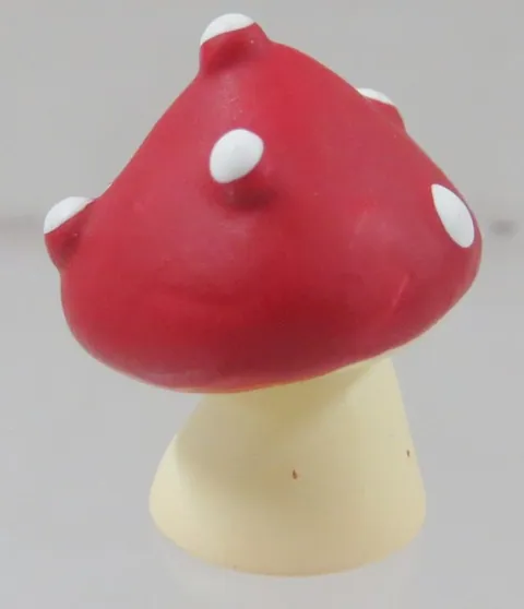Miniature Mini Mushroom, 20mm High (2cm High) (GARDF1)