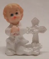 Miniatures 1.5 Inch Praying Boy W/Cross, 40mm High x 35mm Wide (PBWC1019)