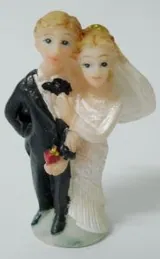 Miniatures 1.5 Inch Wedding Couple, 40mm High x 20-30mm Wide (WC823B)