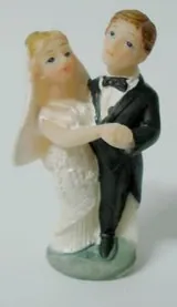 Miniatures 1.5 Inch Wedding Couple, 40mm High x 20-30mm Wide (WC823C)