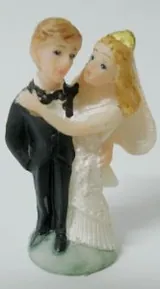 Miniatures 1.5 Inch Wedding Couple, 40mm High x 20-30mm Wide (WC823D)