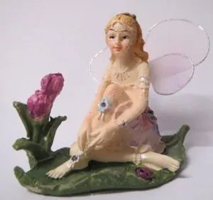 Miniatures Fairy on Leaf C, 60mm (6cm High) (FAILEAF2C)