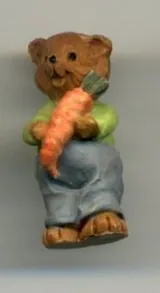 Miniatures - Micro Bear Holding Carrot, 25mm High (MICRO21)