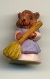 Miniatures - Micro Mouse With Broom, 23mm High (MICRO35)