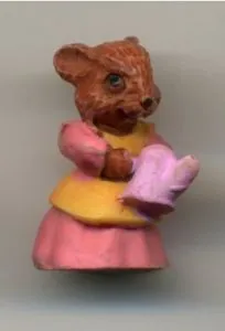 Miniatures - Mouse Lady W/Watering Canl, 23mm High (MICRO33)