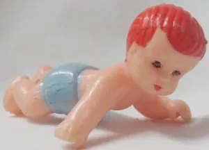 Miniatures - Plastic Baby Boy Crawling, 50mm Length (5.0cm Length) (BAB26)