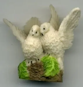 Miniatures -Two Doves Nestling, 40mm High (40cm High) (MW08)