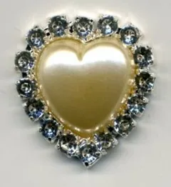 Pearl Heart With Diamontes, 21mm Wide (2.1cm Wide) (PRL124)