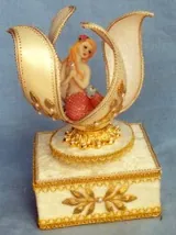 Pearly Shells: decorated goose egg design