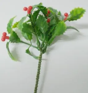 Plastic Holly/Berry Bunch, 5 Holly sprays per bunch on long stem (PRF2)