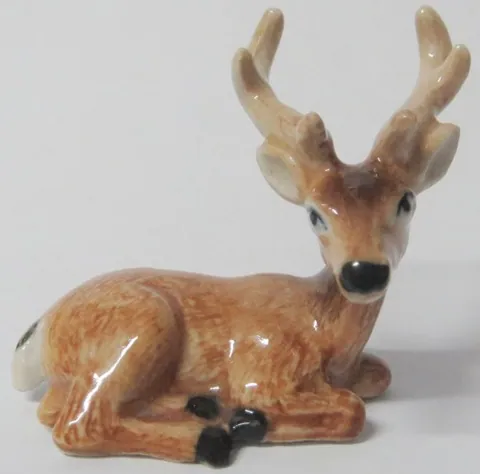 Porcelain Deer Brown Sitting, 40mm Wide x 40mm High (MPOR13)