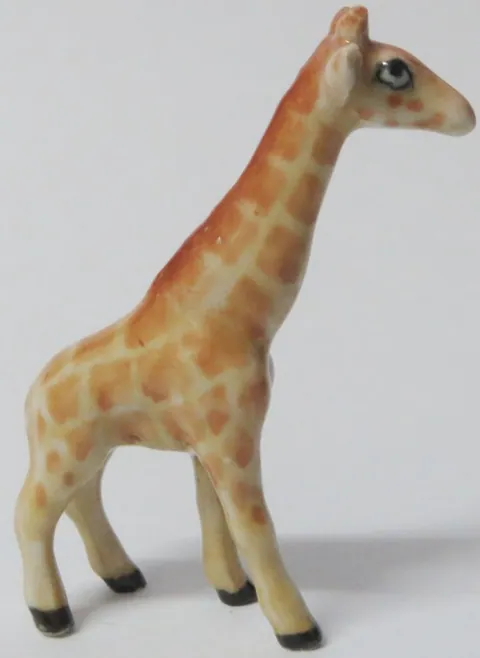 Porcelain Giraffe Standing Medium, 50mm High (MPOR28)