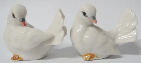 Porcelain Pigeon Large Set 2, 40mm Wide x 45mm High (MPOR15)