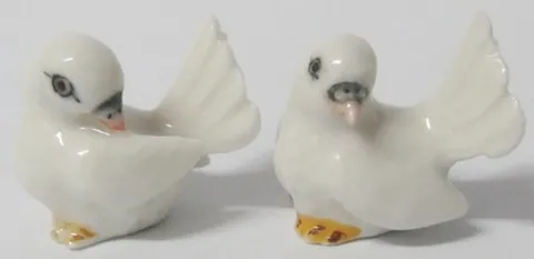 Porcelain Pigeons Small Set 2, 20mm High x 20mm Wide (MPOR7)