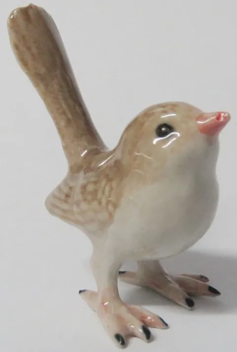 Porcelain Wren, 45mm High x 30mm Wide (MPOR8)