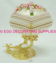 Rose Surprise: decorated goose egg design