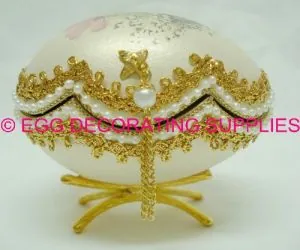 Scalloped Jewel Box: decorated goose egg design