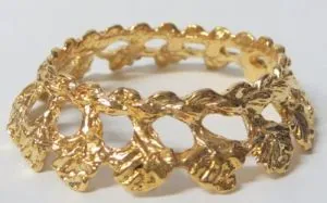 Stand Gold Plated Leaf Pattern, 32mm Diameter Circle (SG59)