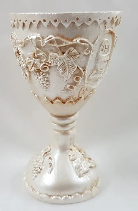 Stand Painted Chalice Egg Cup, Height: 75mm (7.5cm) x Width 45mm (4.5cm) Diameter of top circle. (SG62)
