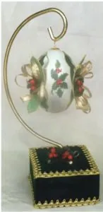 Xmas Hollies: decorated goose egg design